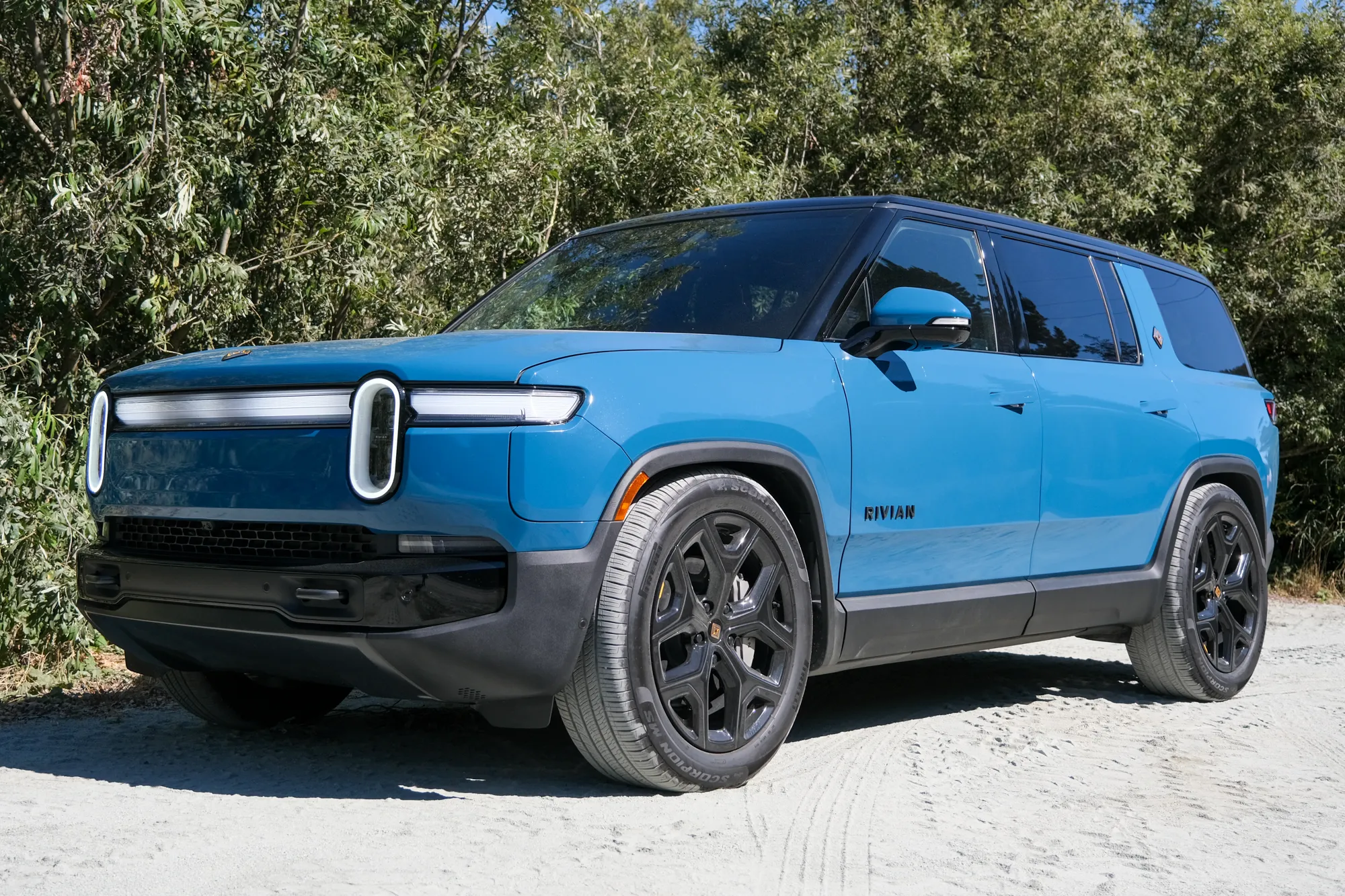 2025 Rivian R1S