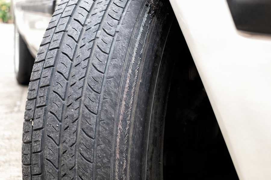 5 Warning Signs That Show It’s Time to Replace Your Car Tires for Safety