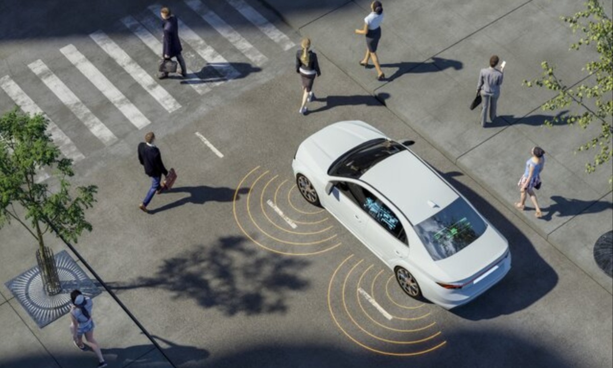 Autonomous Vehicles Balancing Revolutionary Promise with Persistent Challenges (2)