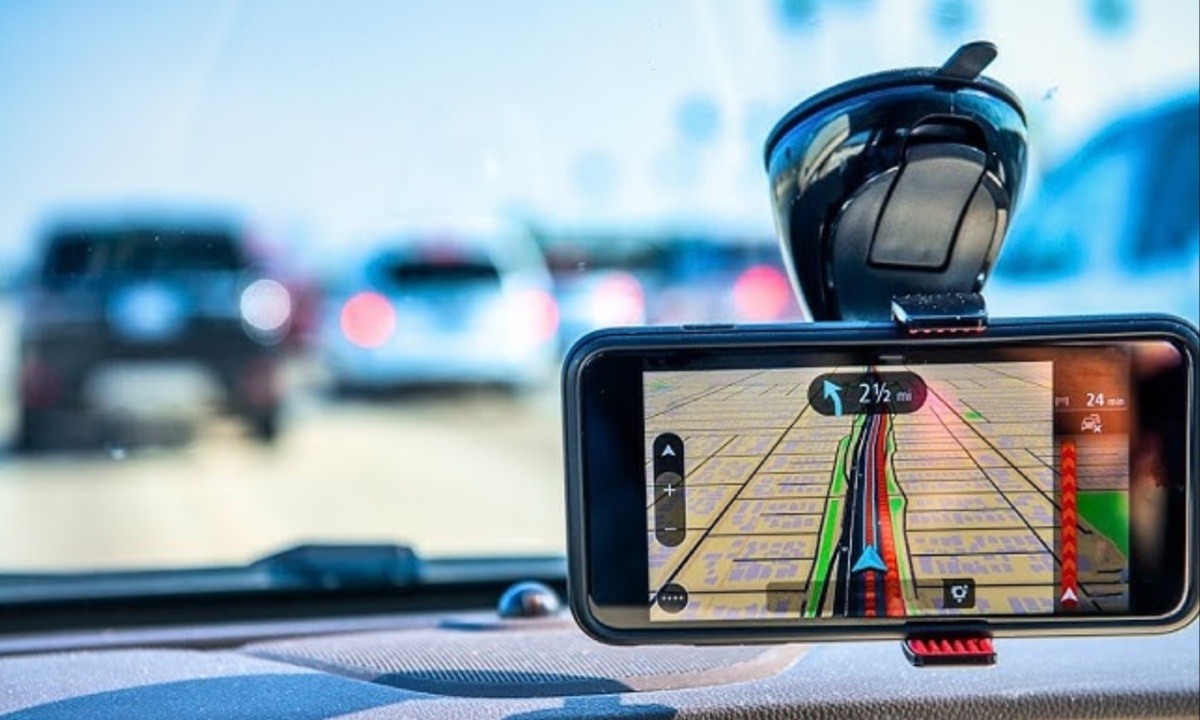 Best GPS Navigation Systems for Road Trips and Everyday Driving in 2025