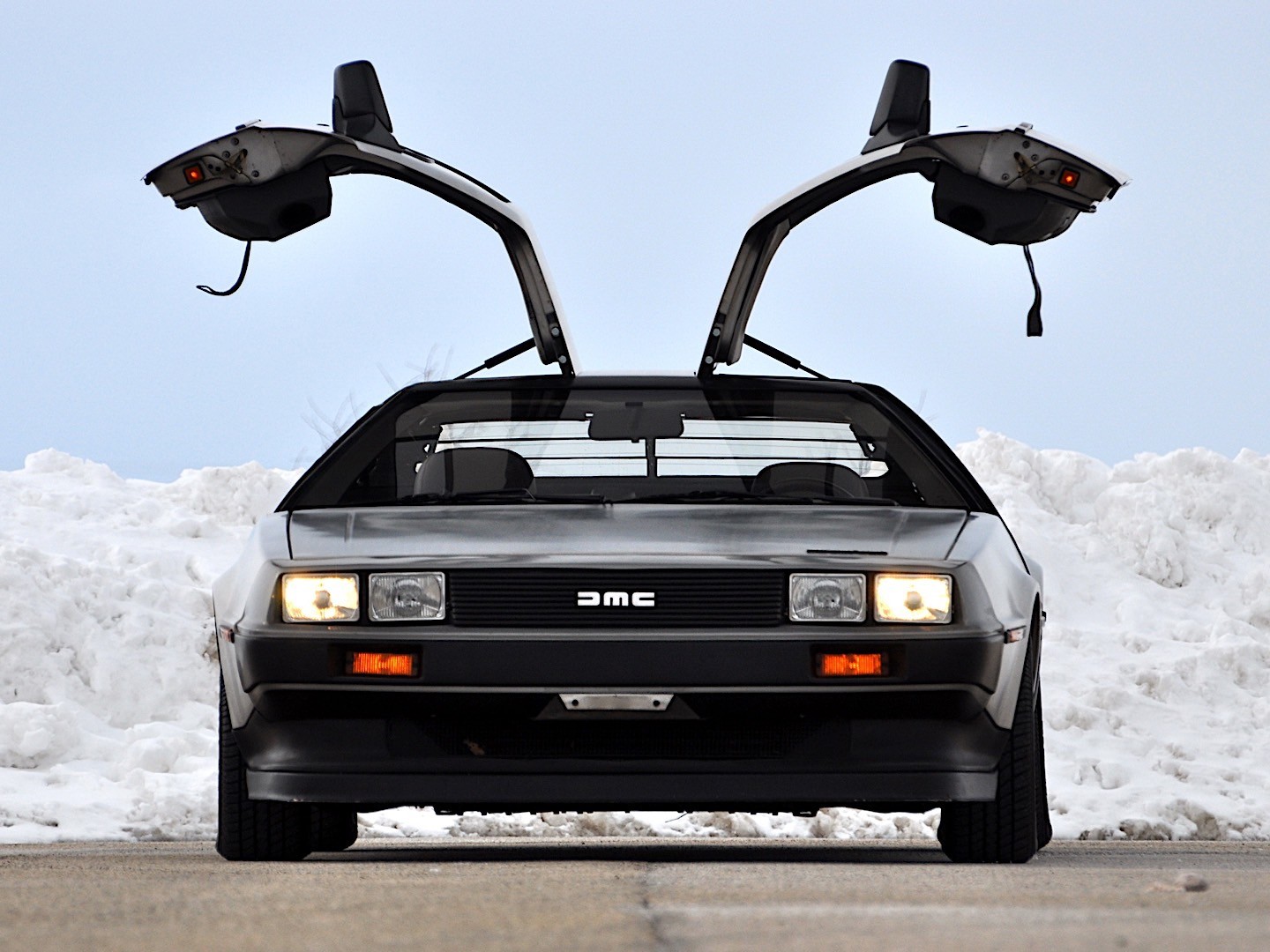 DeLorean DMC 12