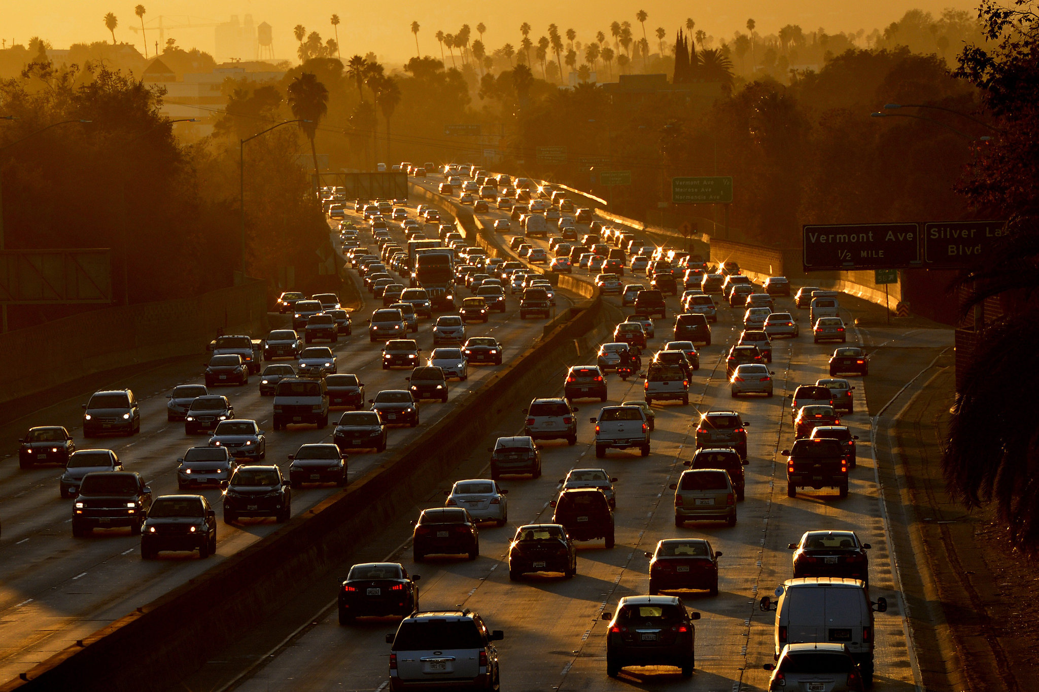 EPA Report Reveals Automakers Fall Short on Carbon Emission Reductions and Fuel Efficiency Gains