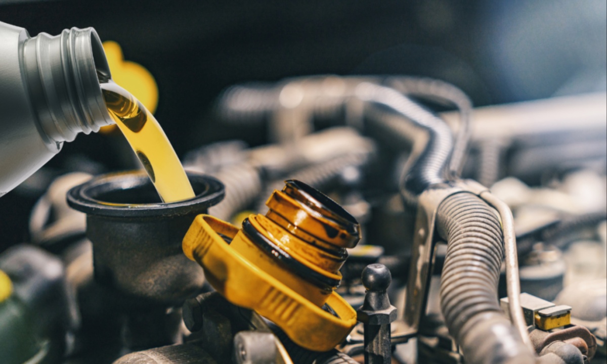 How to Choose the Right Engine Oil for Optimal Car Performance and Longevity