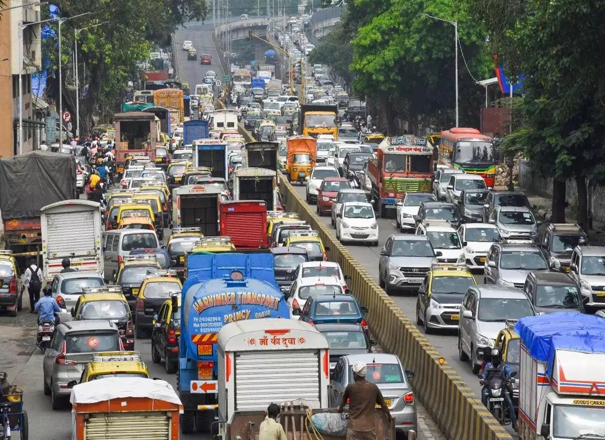 Indian State Considers Ban on Petrol and Diesel Vehicles in Mumbai to Combat Pollution2