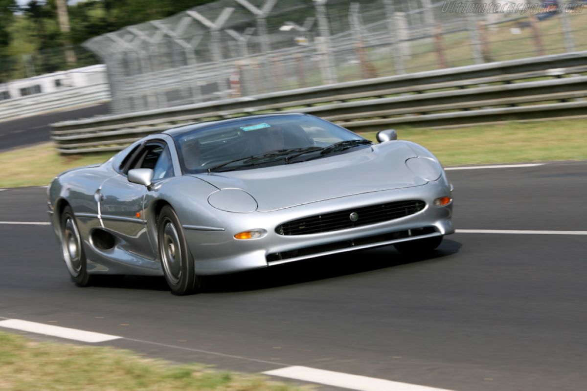 Jaguar XJ220