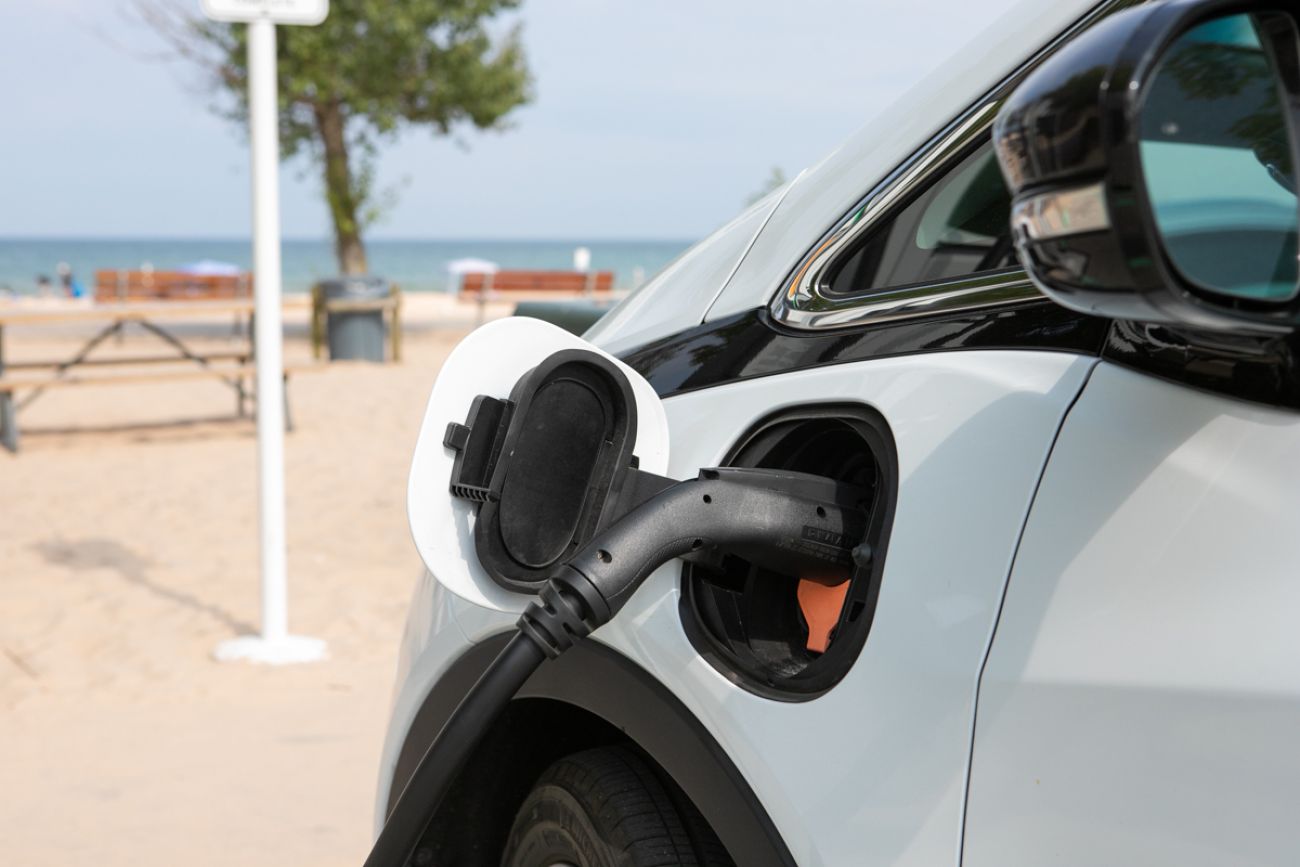 Michigan’s Cautious Approach to Electric Vehicles Faces Political, Economic, and Infrastructure Challenges