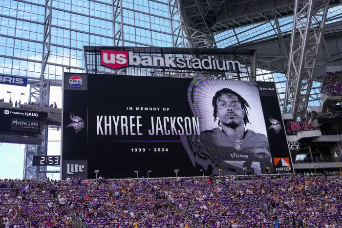 Minnesota Vikings have a moment of silence for Khyree Jackson before the game against the Las Vegas Raiders at U.S. Bank Stadium (Brad Rempel Imagn)