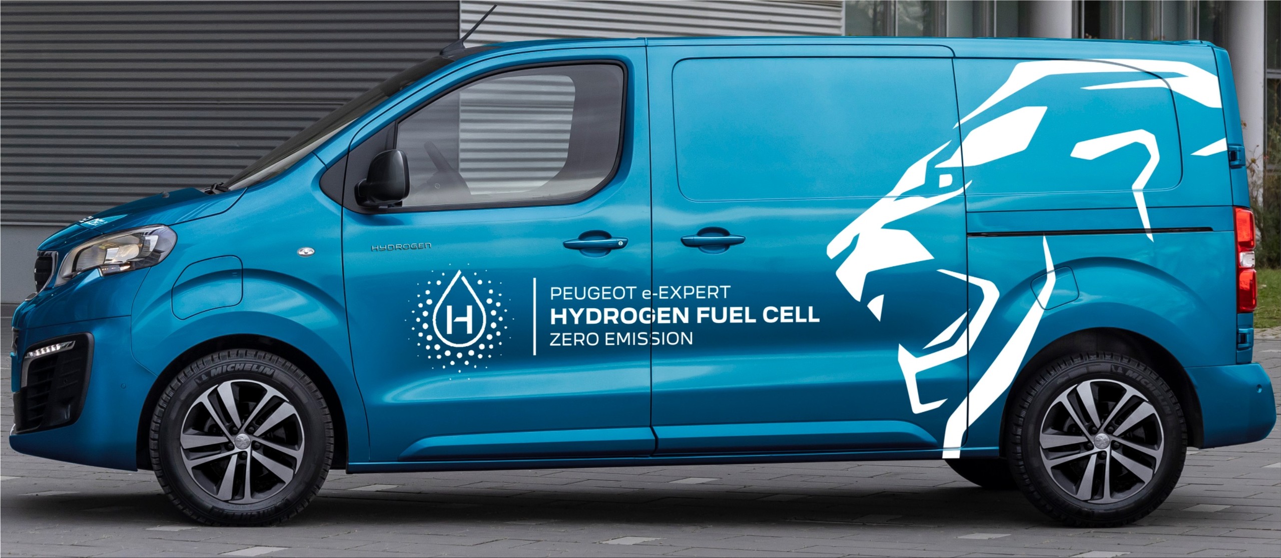 PEUGEOT Debuts e EXPERT Hydrogen Van with Quick Refueling and Zero Emission Technology1