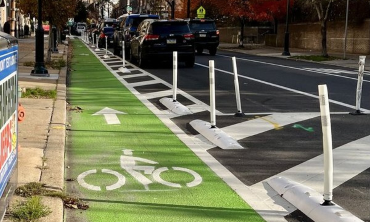 Philadelphia Approves Bill Banning Parking in Bike Lanes to Enhance Cyclist Safety