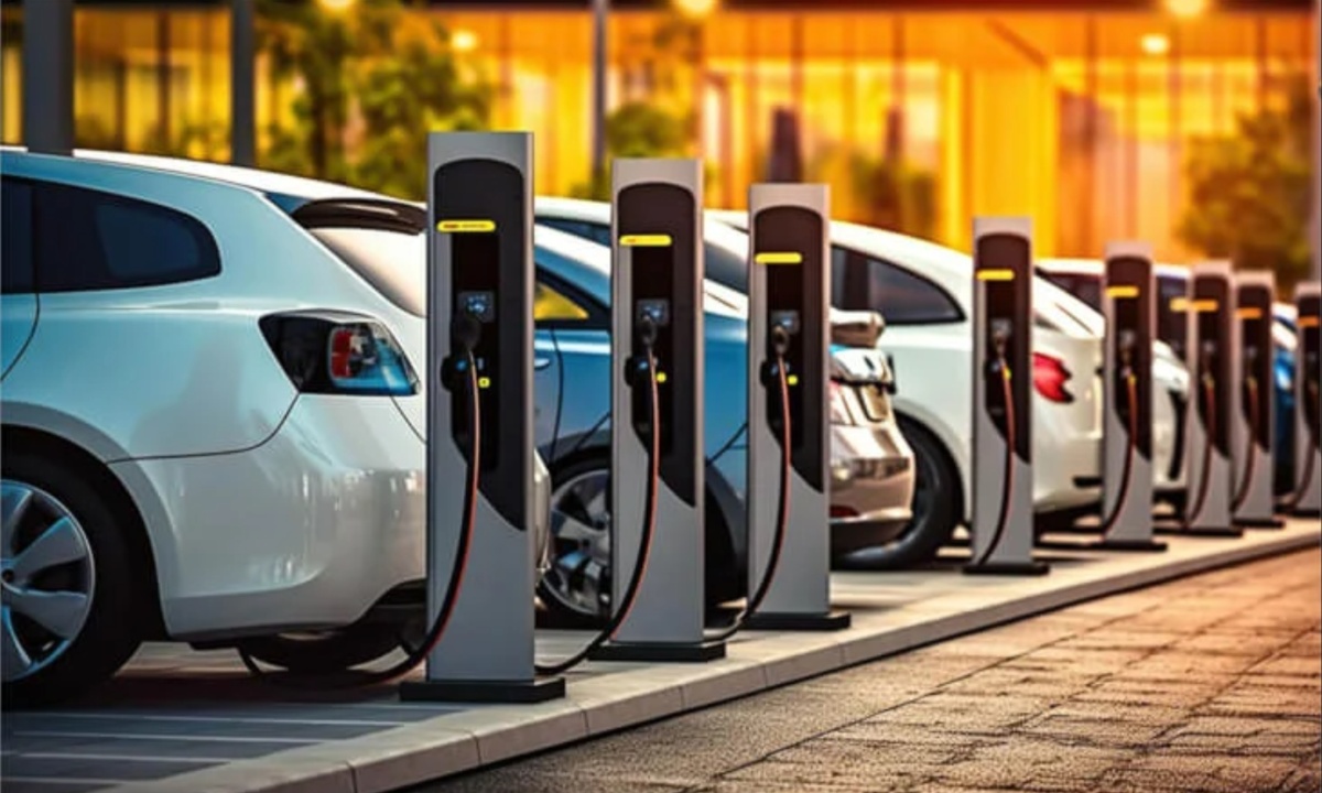 Rising EV Adoption Strains Public Charging Networks as Reliability Concerns Grow