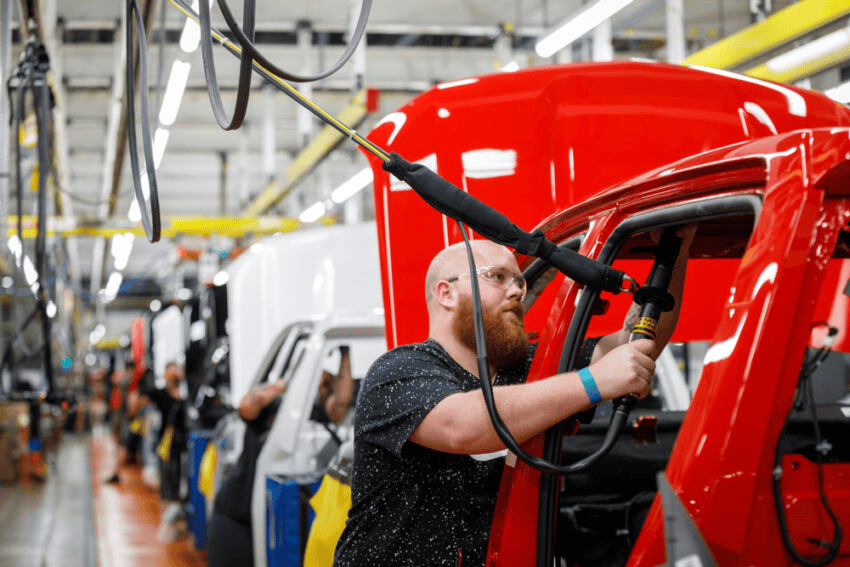 UK Car Production Declines Amid Shift to EV Manufacturing and Retooling Efforts