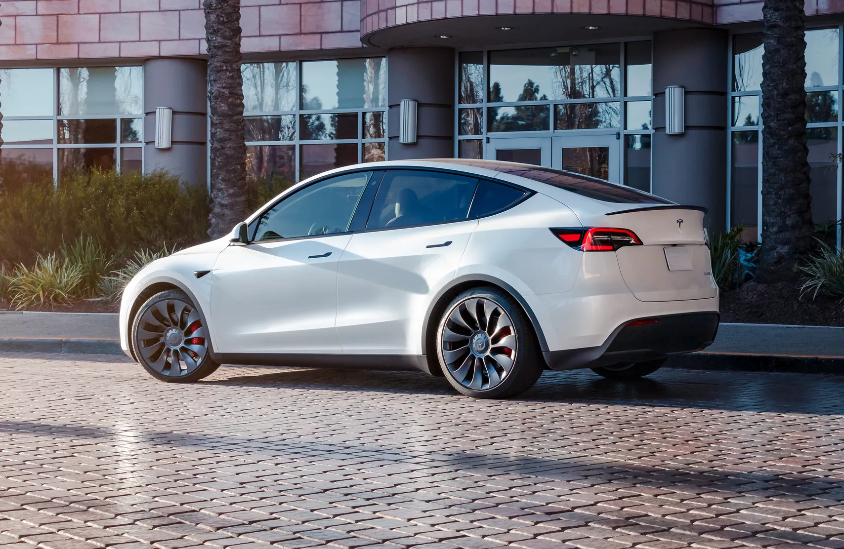 Used Tesla Model Y Prices Drop Significantly as Inventory Surges and Demand Continues to Rise