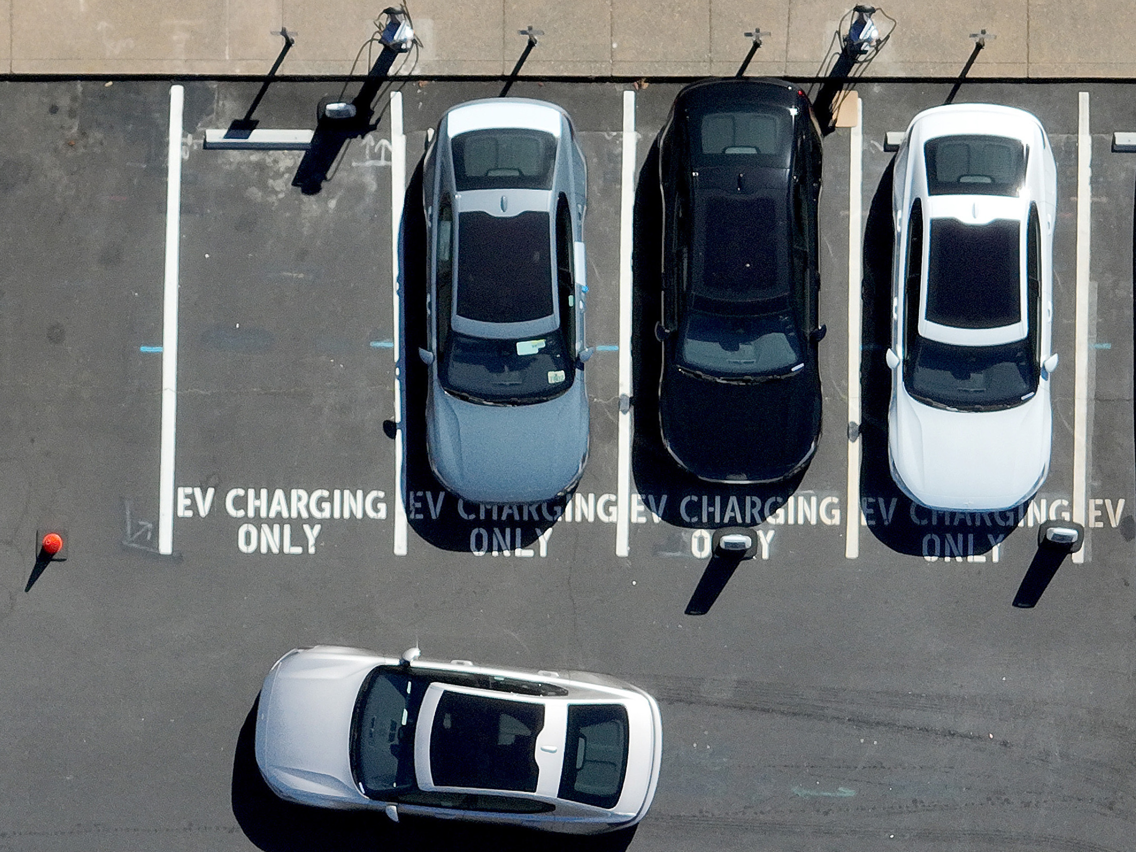 Several Major Automakers Pledge To Expand Electric Vehicle Charging Network Throughout U.S.