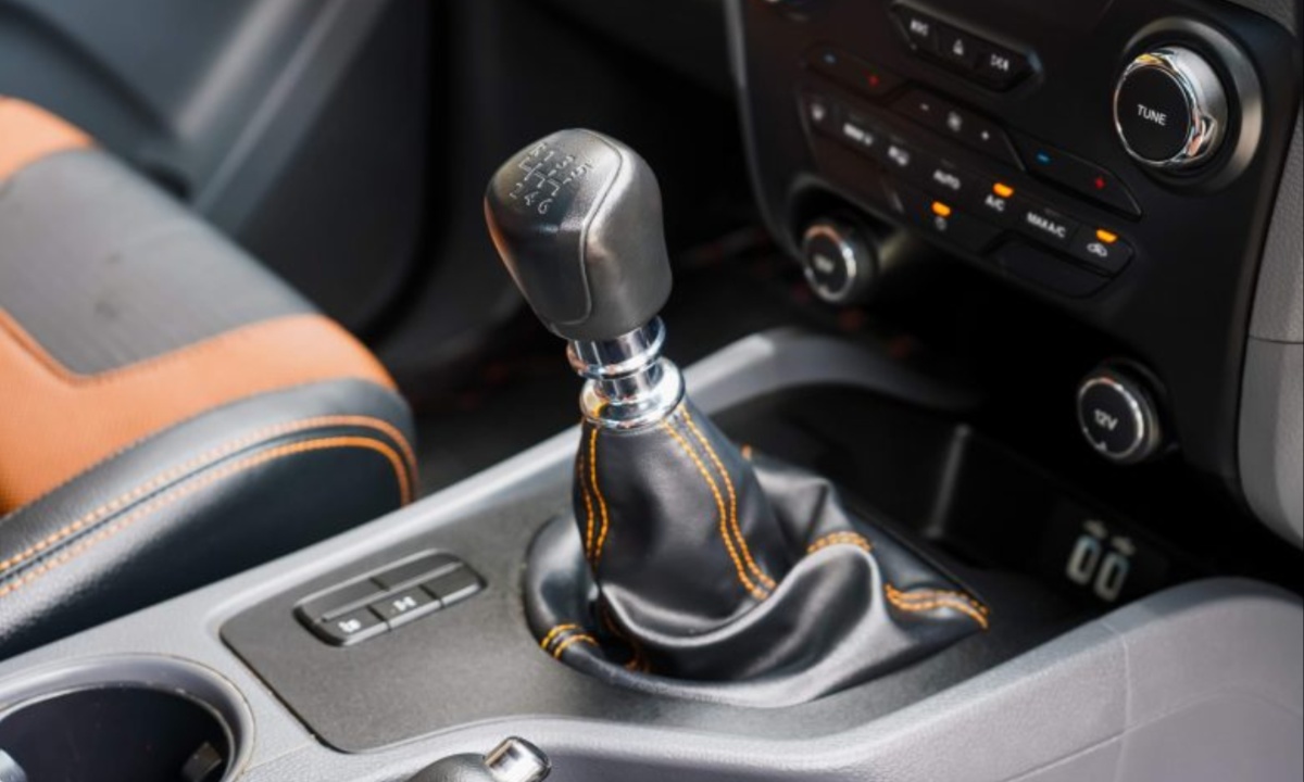 Why Manual Transmissions Are Disappearing from American Roads but Still Thrill Enthusiasts (2)