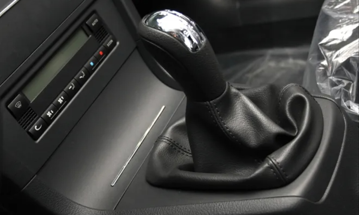 Why Manual Transmissions Are Disappearing from American Roads but Still Thrill Enthusiasts (3)