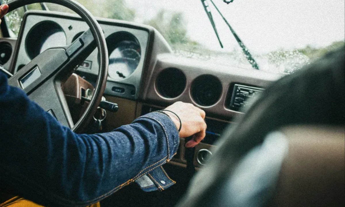 Why Manual Transmissions Are Disappearing from American Roads but Still Thrill Enthusiasts