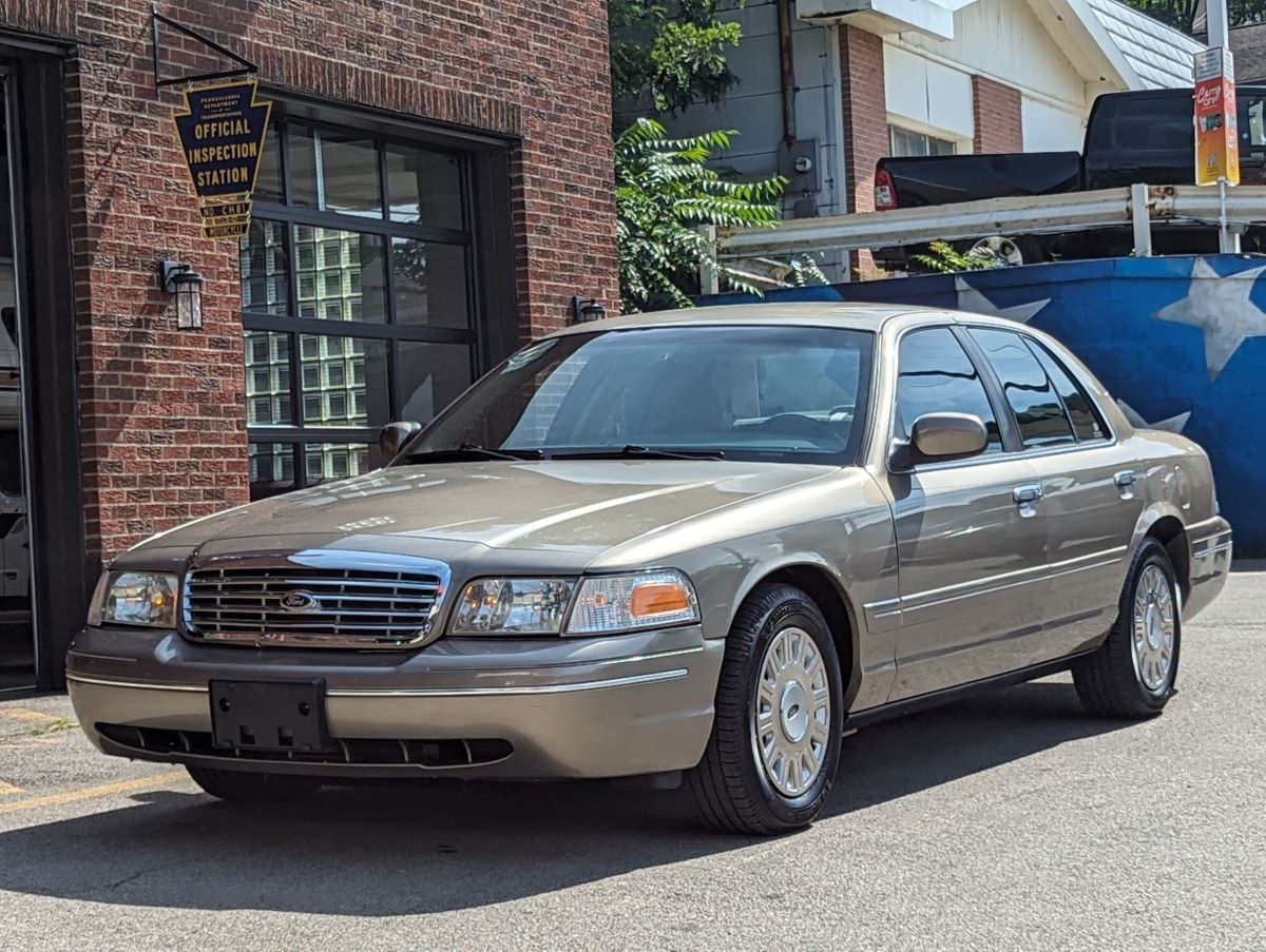 2003 Ford Crown Victoria