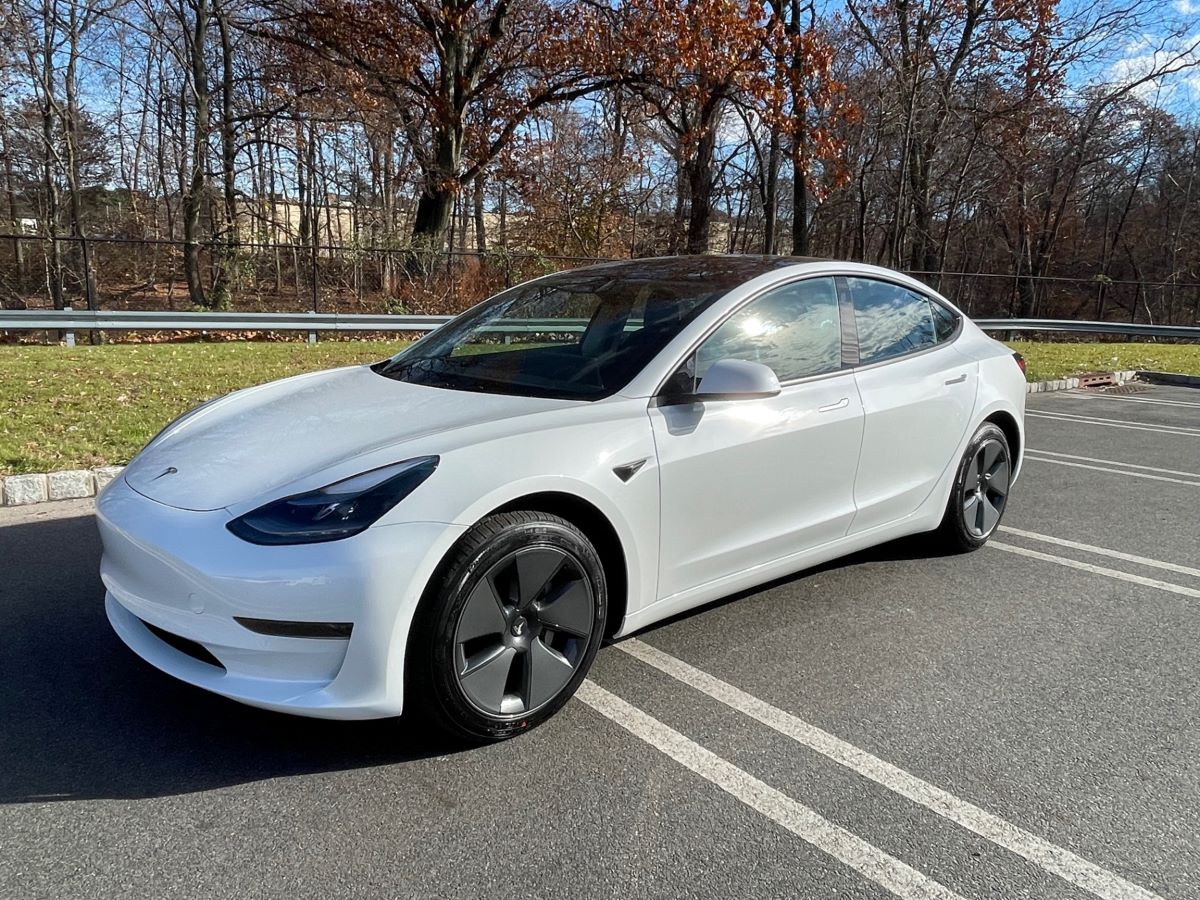 2022 Tesla Model 3 Standard Range Plus