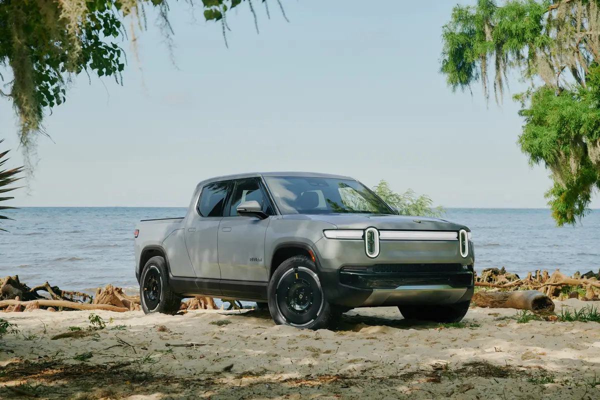 2025 Rivian R1T