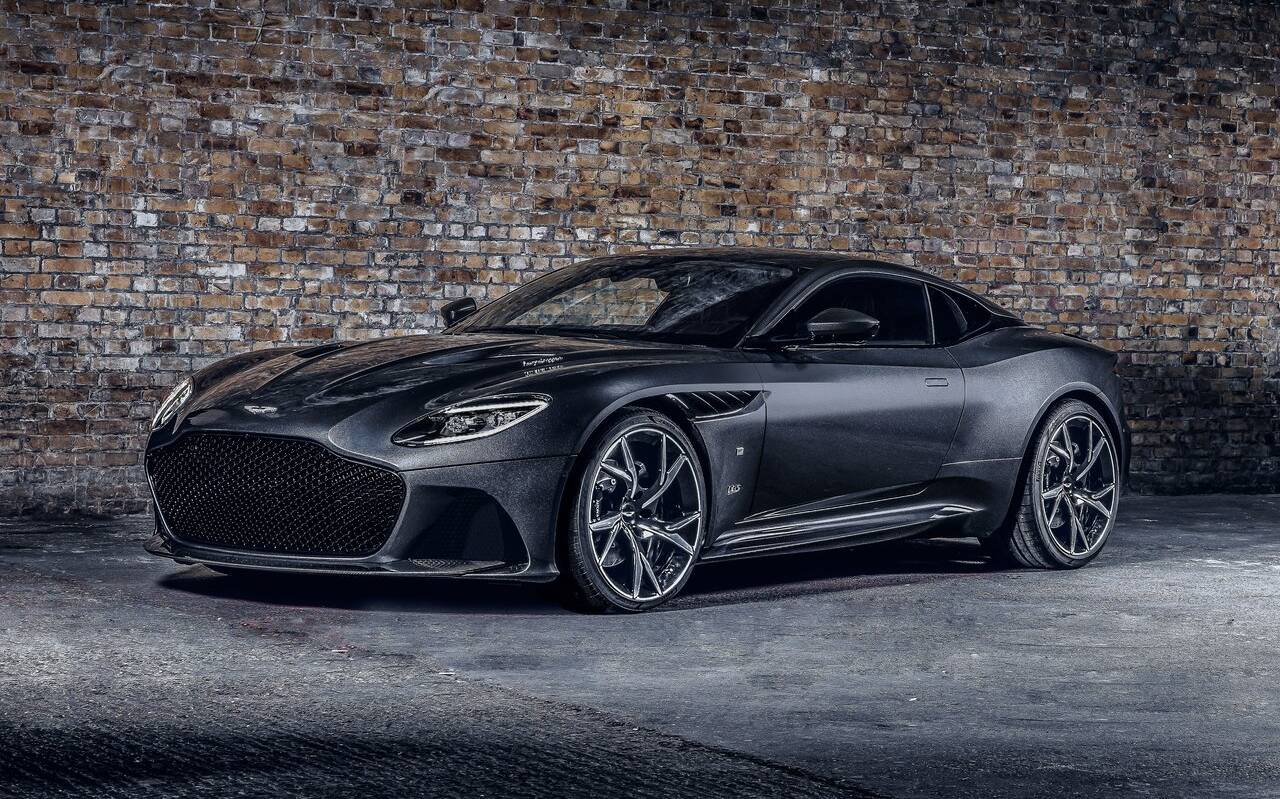 Aston Martin DBS 2023