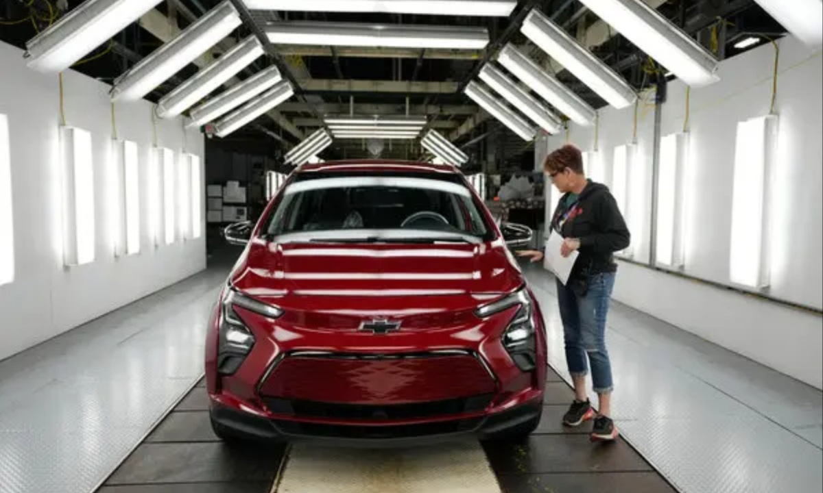 Automakers Lobby Against EV Mandates, Slowing Global Emission Reduction Efforts