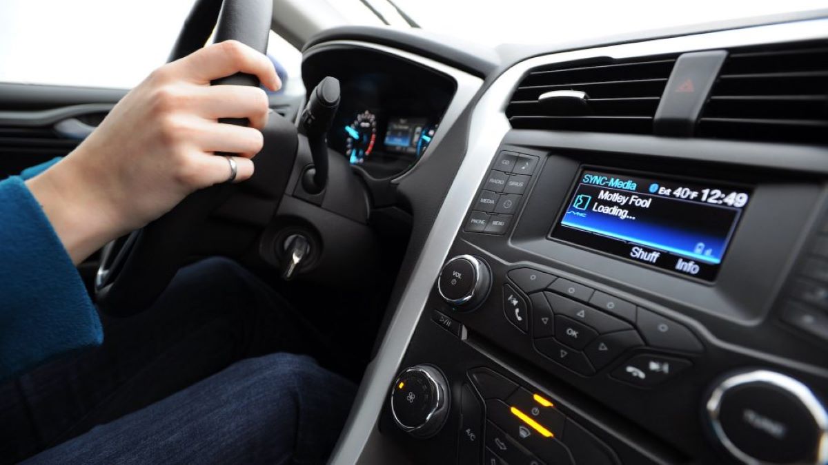 Automakers Want AM Radios Out of Cars2