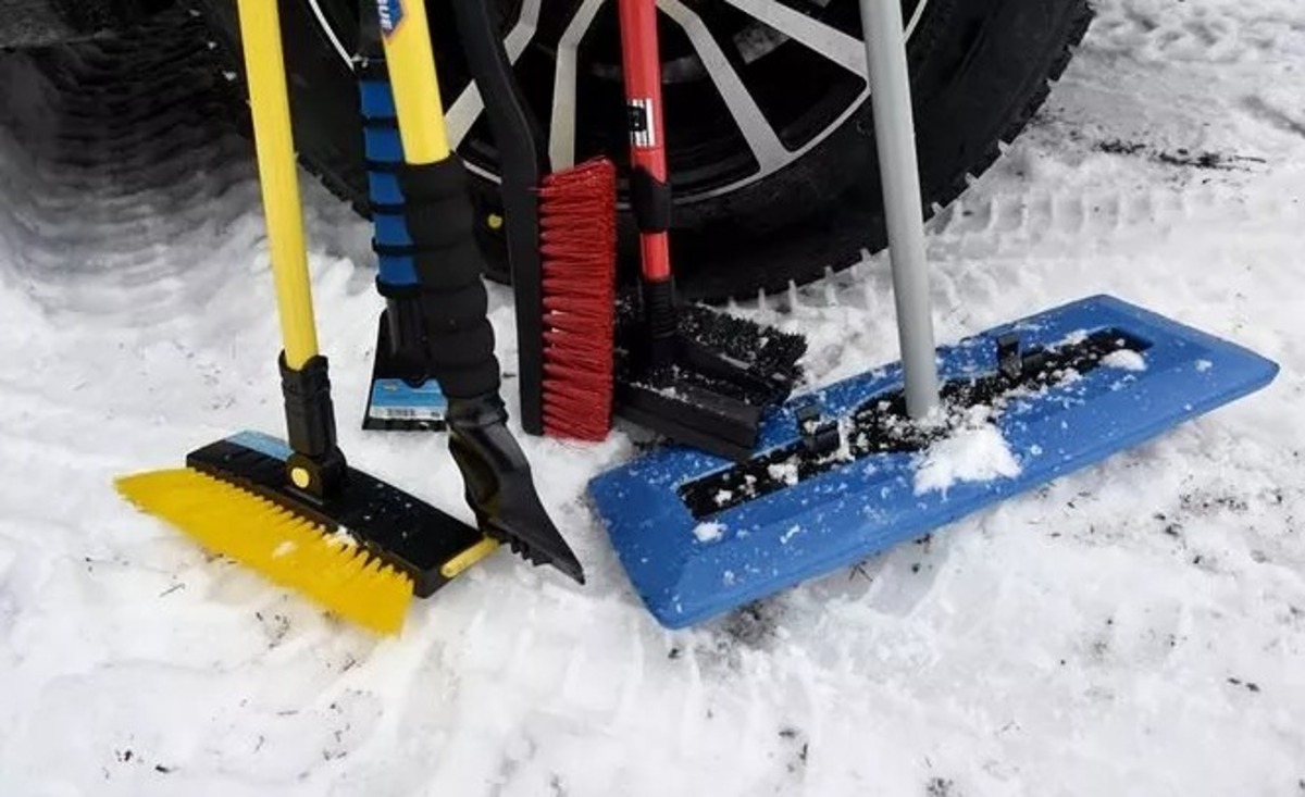 Automotive Snow Brush and Ice Scraper 