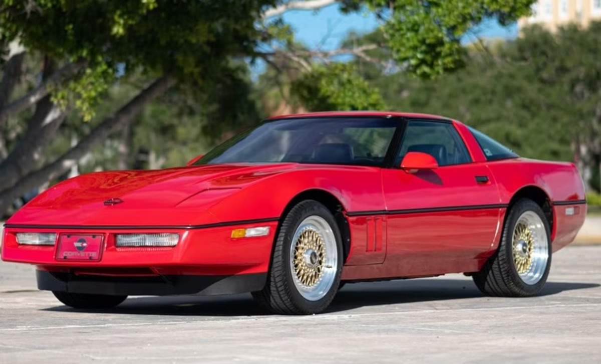 Chevrolet Corvette (C4 Early Models) 