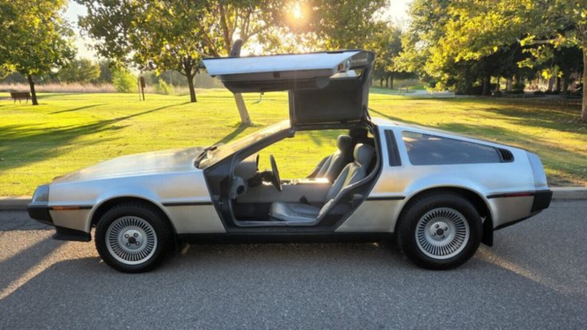 DeLorean DMC-12 (1981-1983)