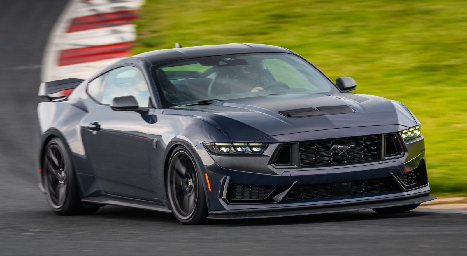 Ford Mustang Dark Horse