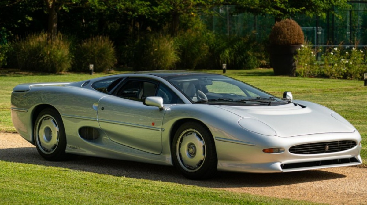 Jaguar XJ220 