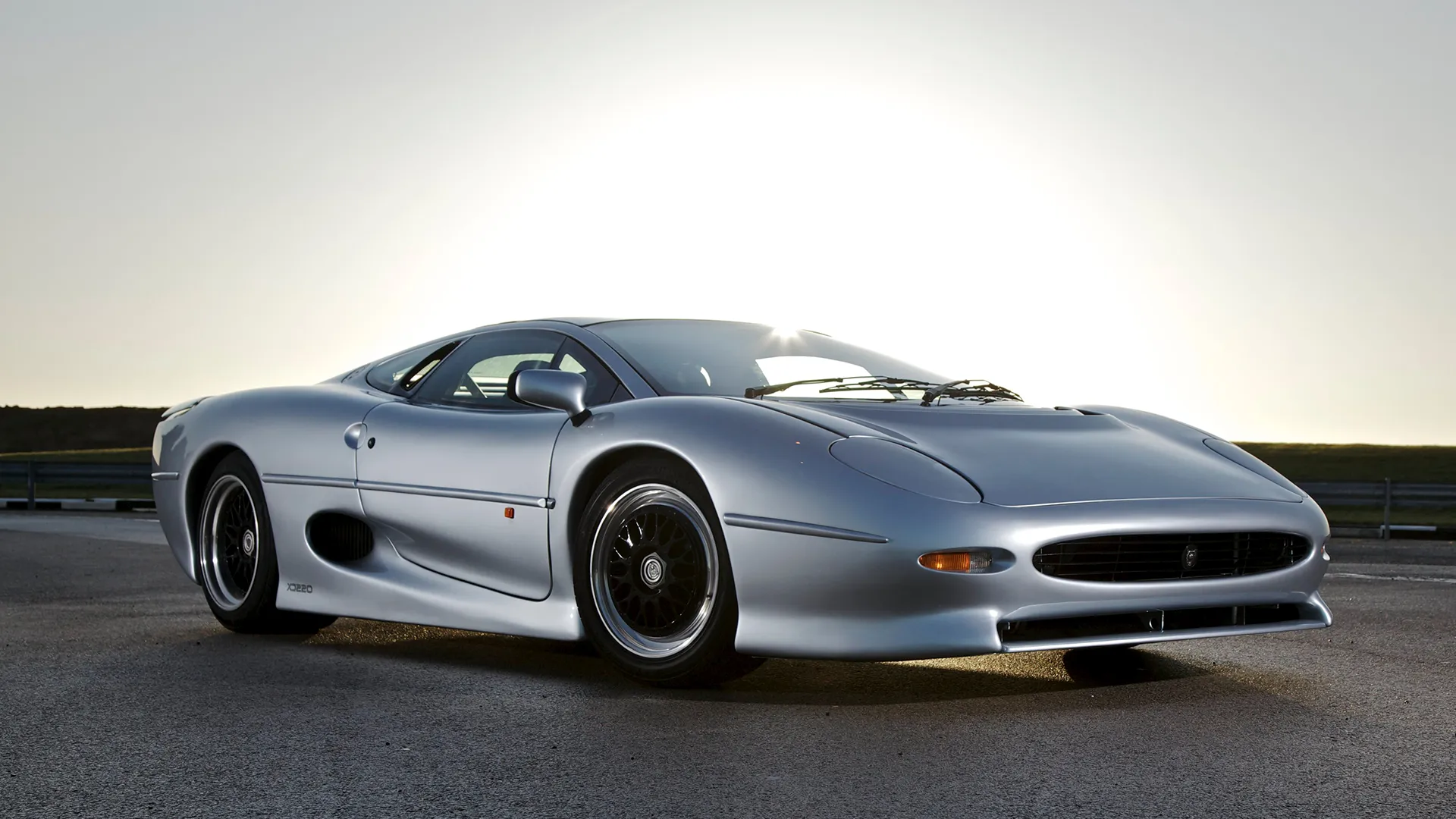 Jaguar XJ220