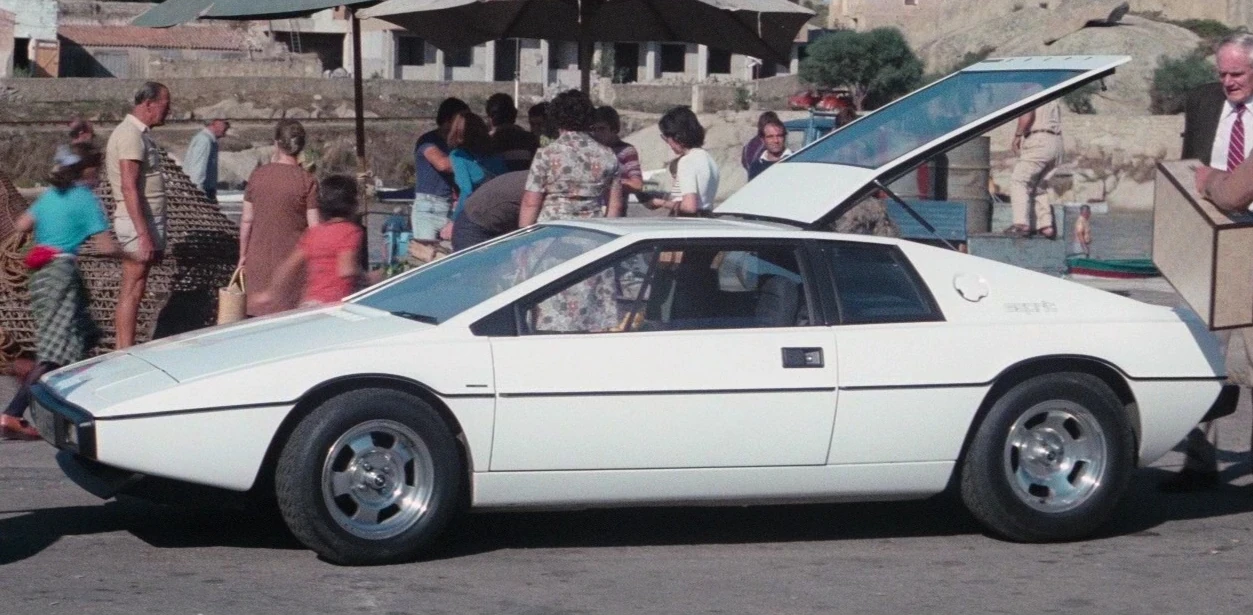 Lotus Esprit S1 (The Spy Who Loved Me)