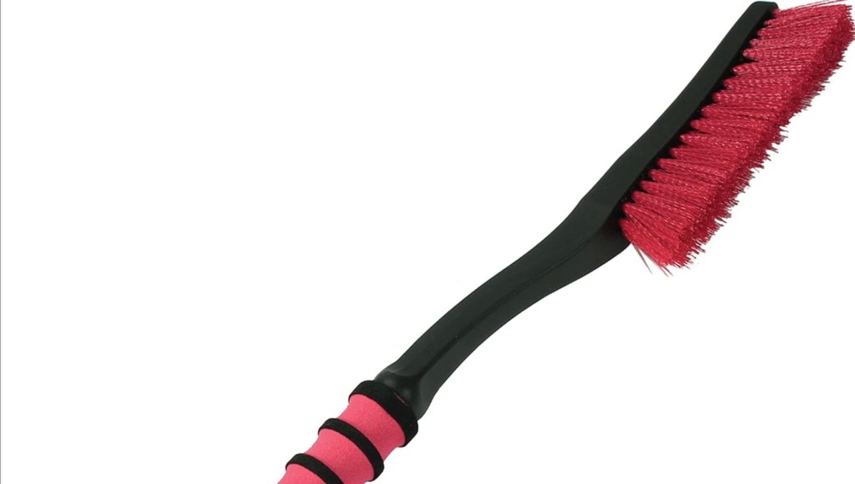 Mallory 532 Snow Brush with Foam Grip Handle 