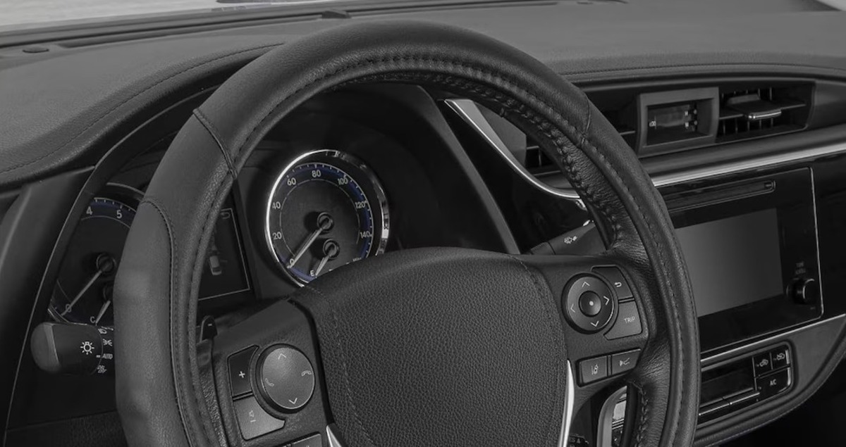 Motor Trend GripDrive Pro Steering Wheel Cover (1)