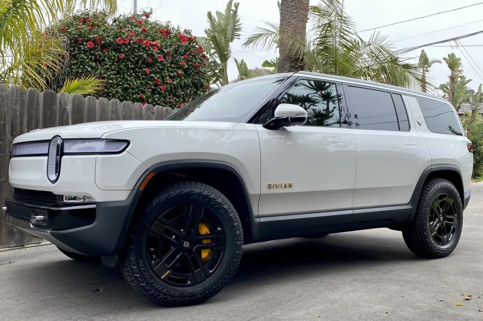 Rivian R1S Adventure