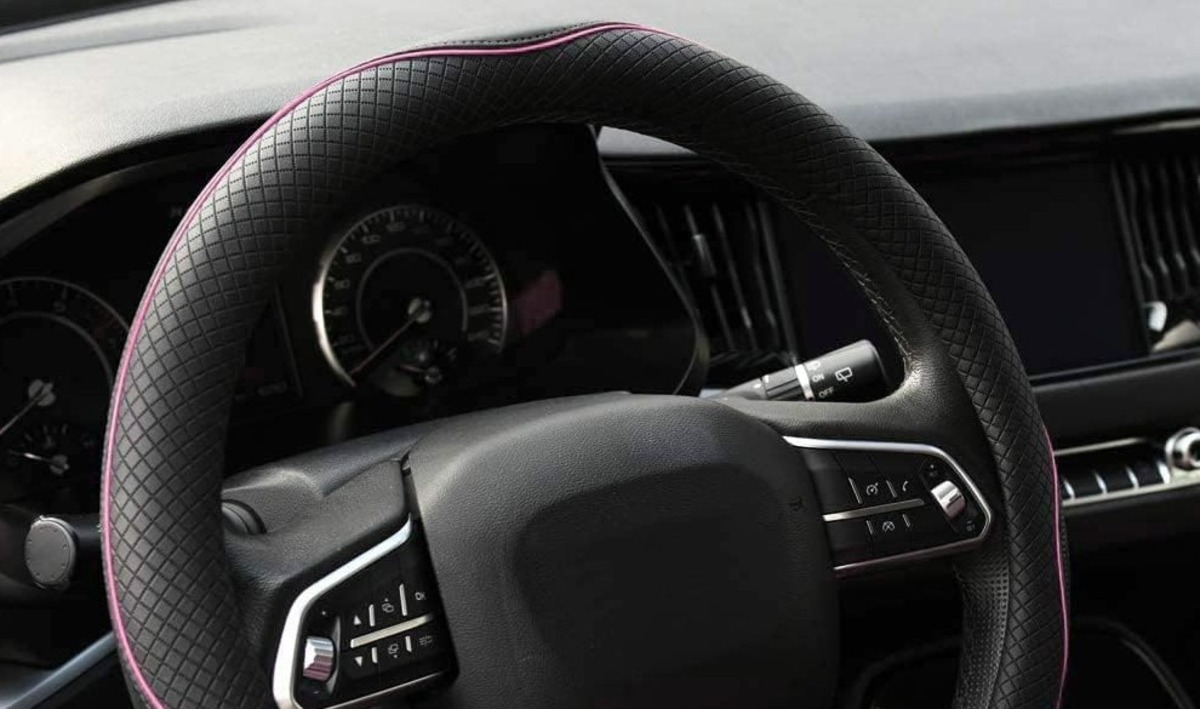 Rueesh Microfiber Leather Steering Wheel Cover