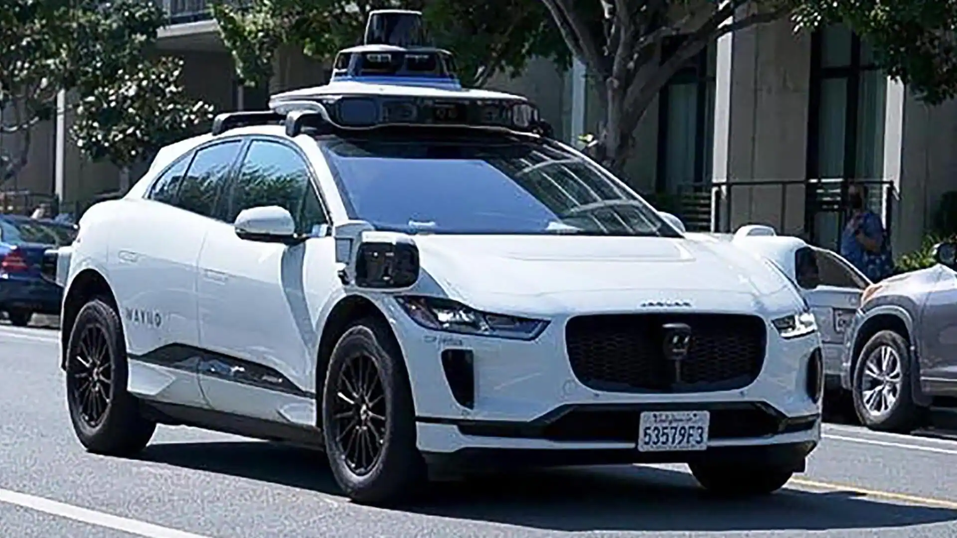 Tech Entrepreneur Trapped in Self Driving Waymo’s Endless Loop, Sparking Safety Concerns1