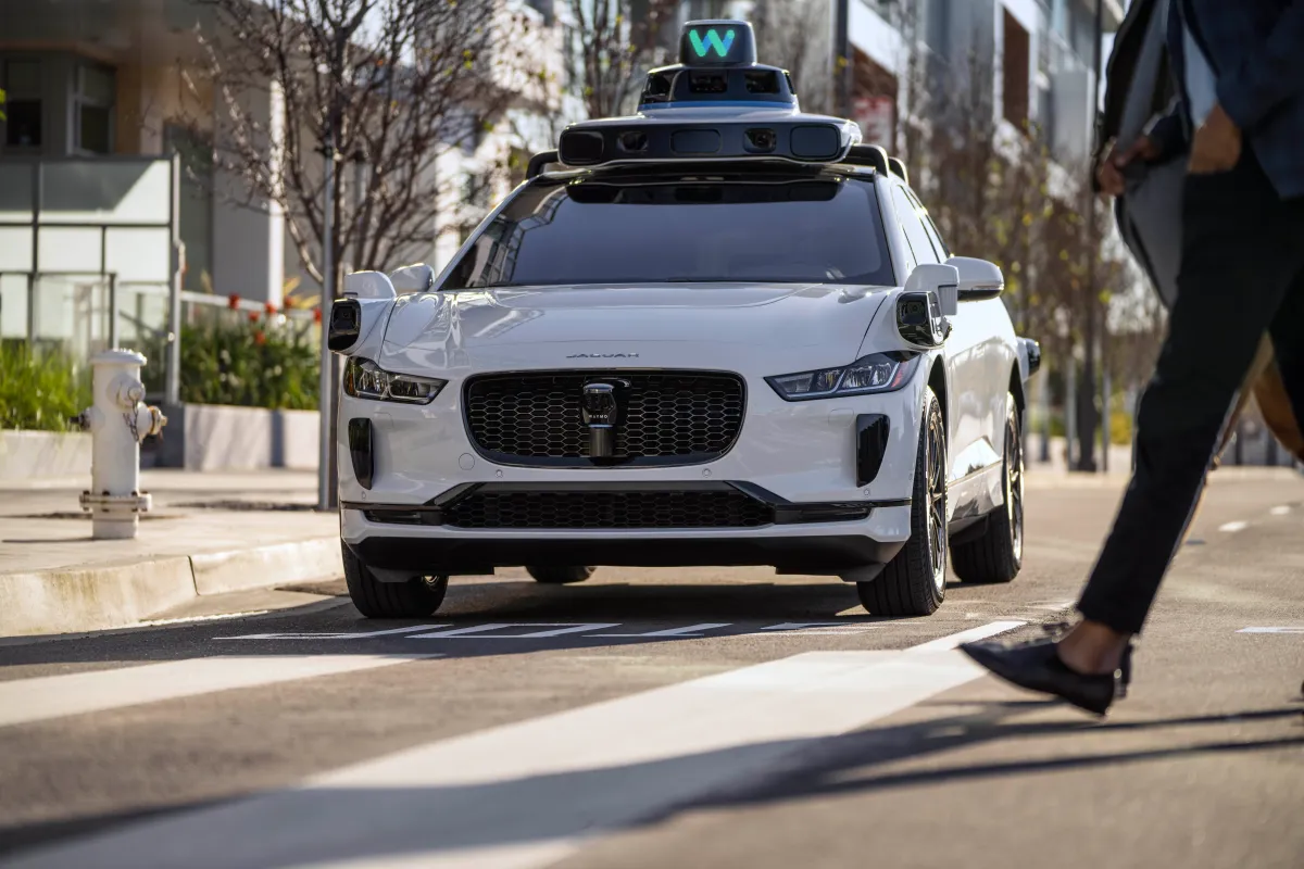 Tech Entrepreneur Trapped in Self Driving Waymo’s Endless Loop, Sparking Safety Concerns5