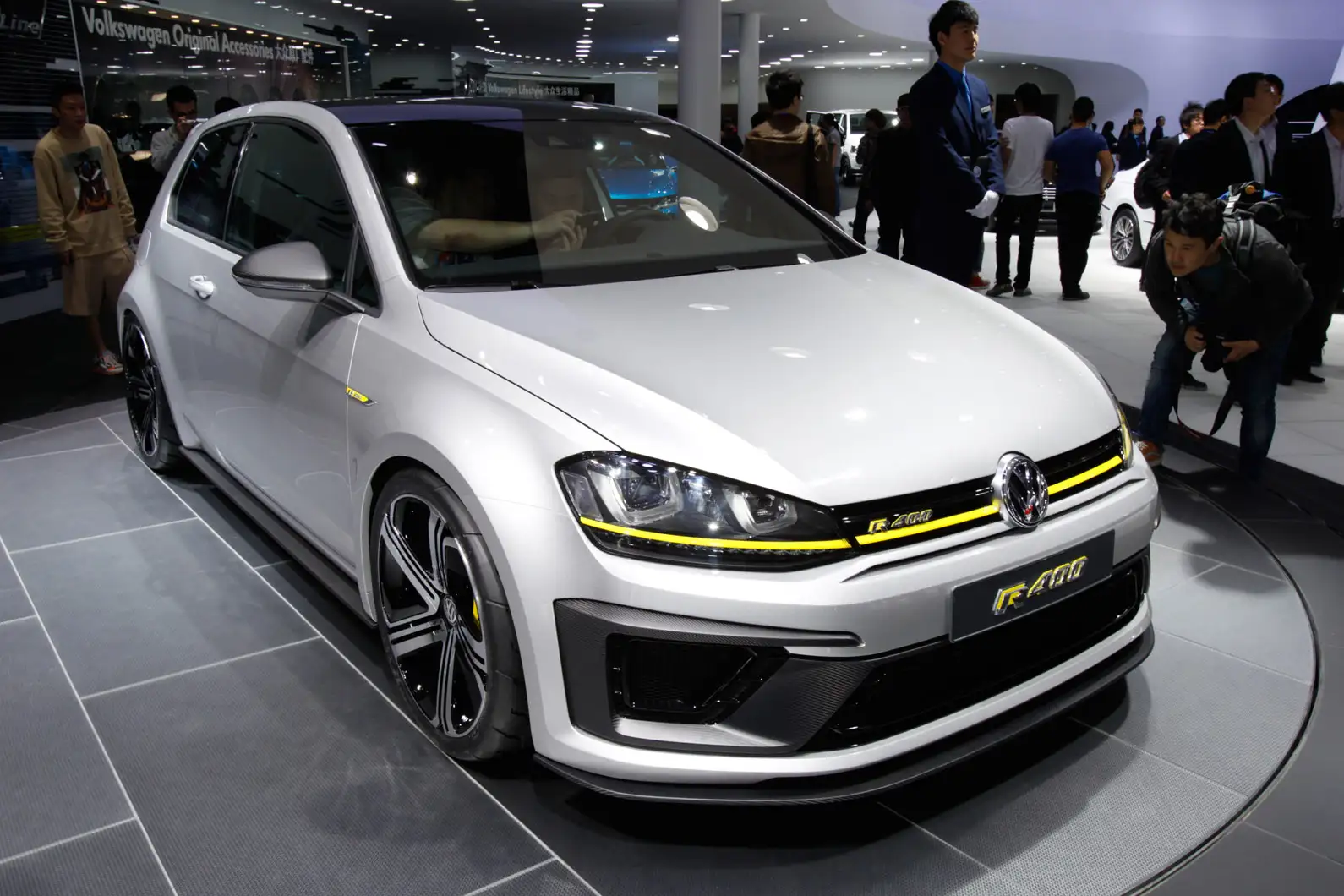 Volkswagen Golf R400