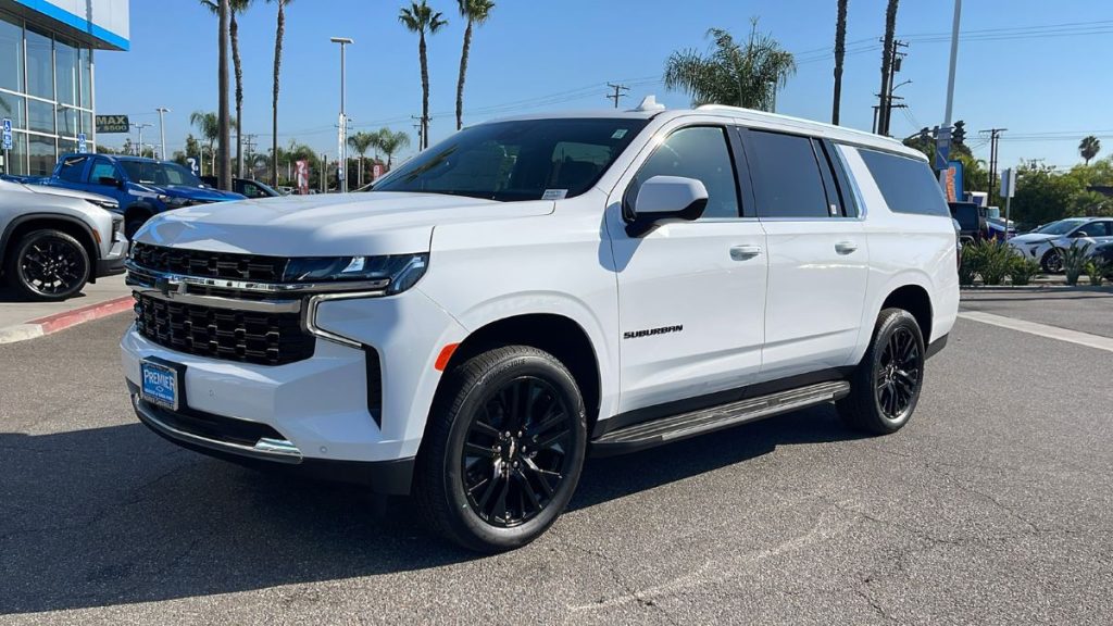 7 Cars With Rear-Seat Entertainment Systems With Unmatched Experience ...