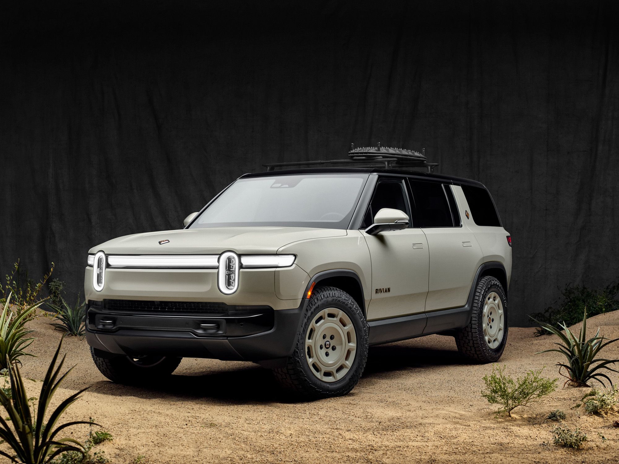 2025 Rivian R1S Quad Max Ascend