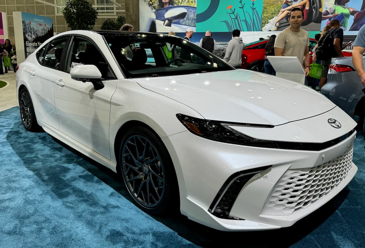 2025 Toyota Camry HEV FWD