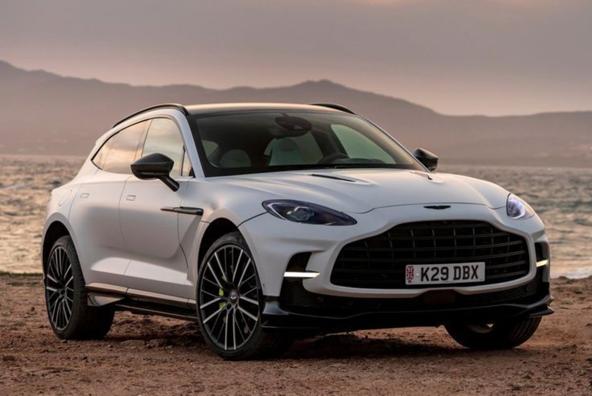 Aston Martin DBX 707