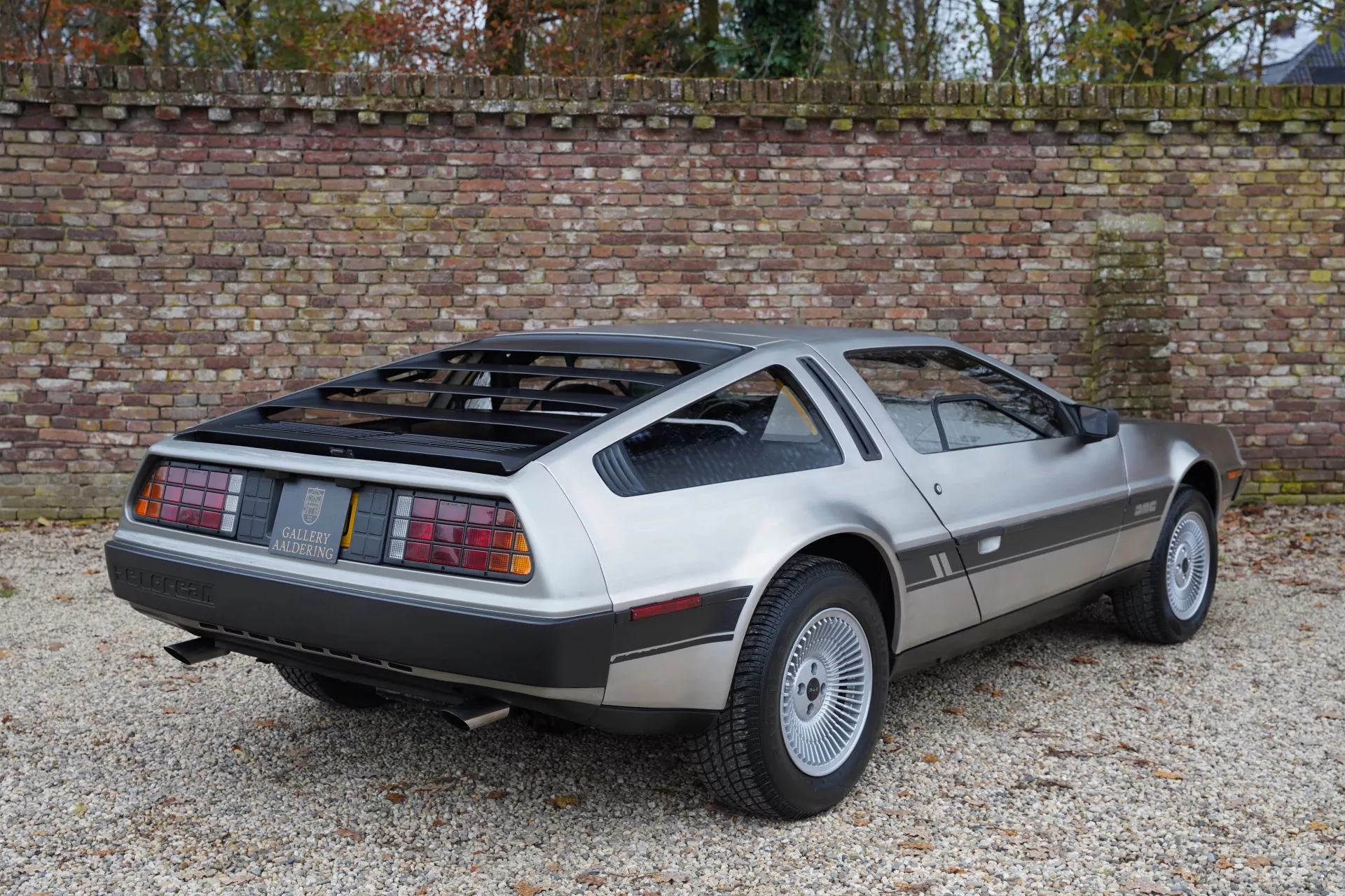 DeLorean DMC 12