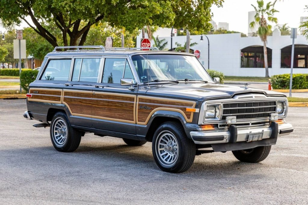 Jeep Grand Wagoneer