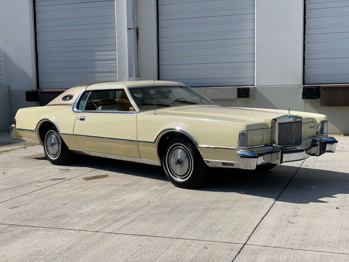 Lincoln Continental Mark IV