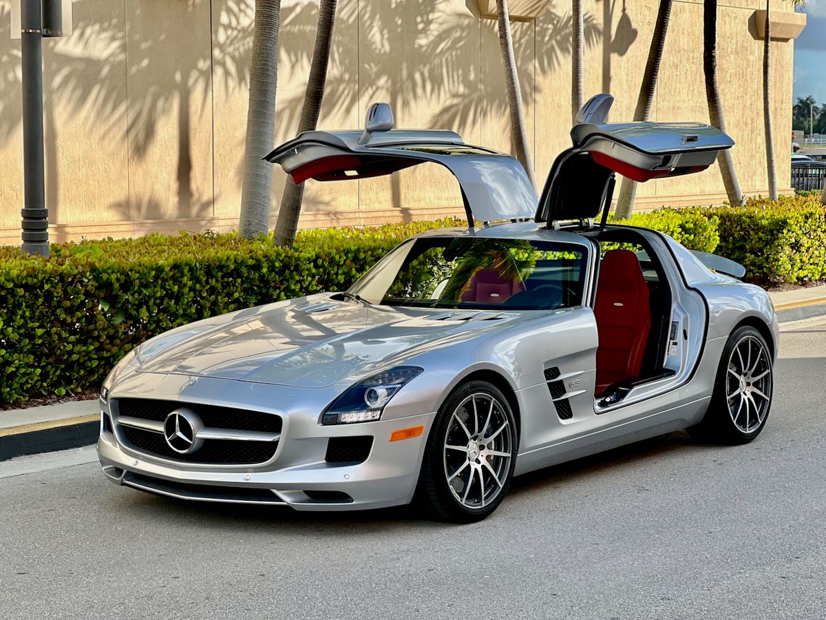 Mercedes Benz SLS AMG