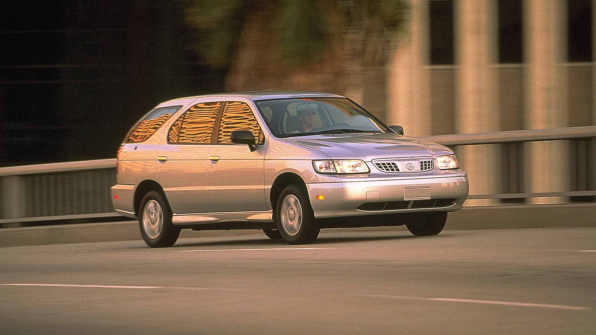 Nissan Altra