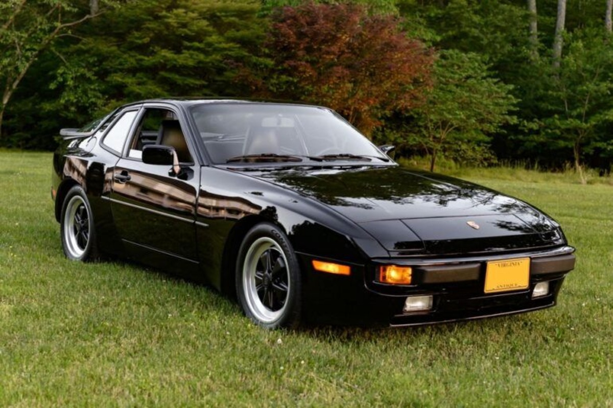 Porsche 944